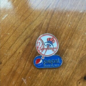 Round Silver Metal Pin Back yankees 2014 collectible